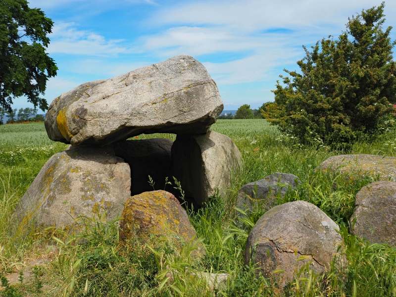 Ostseeradweg, Foto 25, Dolmen Großsteingrab aus der jüngeren Steinzeit bei Rerik