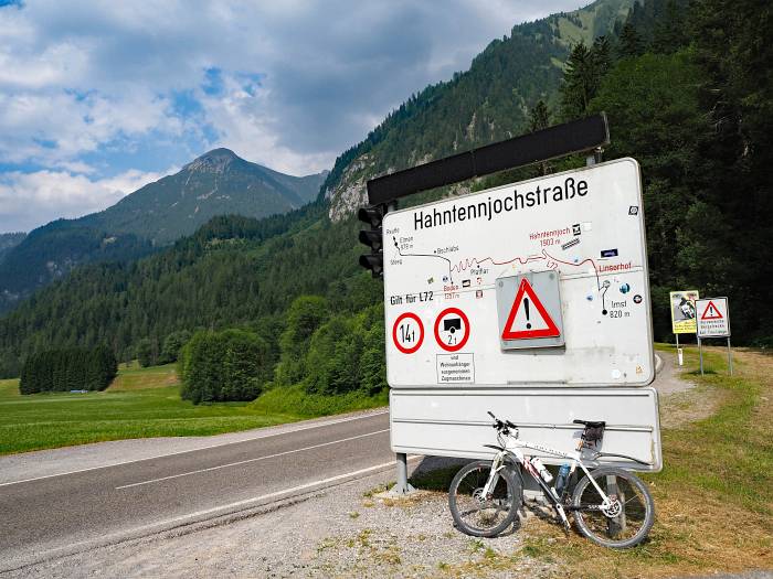 MTB Transalp vom Allgäu zum und um den Gardasee, Beginn der Hahntennjochstraße