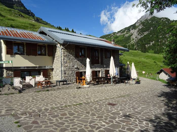 MTB Transalp vom Allgäu zum und um den Gardasee, Malga Ciapta etwas unterhalb dem Albergo Garda am Tremalzo