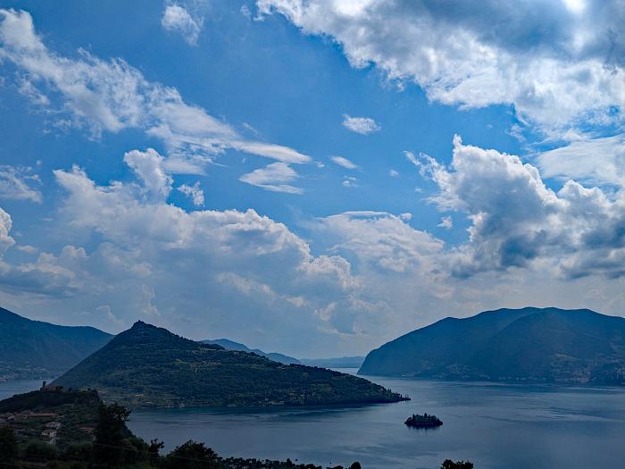 MTB 7-Seen-Cross / Transalp vom Unterallgäu zum Lago Maggiore und zum Gardasee, Insel im Iseosee