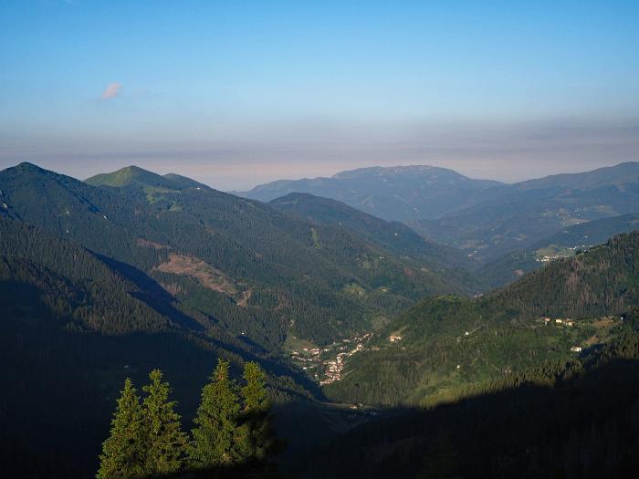 MTB 7-Seen-Cross / Transalp vom Unterallgäu zum Lago Maggiore und zum Gardasee, Blick ins Tal (gestrige Auffahrt)