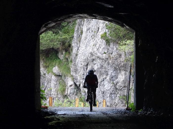 MTB 7-Seen-Cross / Transalp vom Unterallgäu zum Lago Maggiore und zum Gardasee, Tunnel