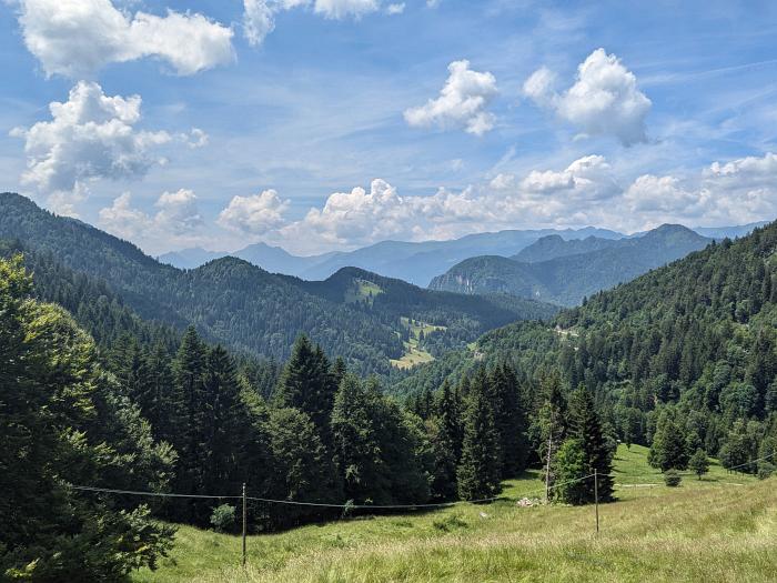 MTB 7-Seen-Cross / Transalp vom Unterallgäu zum Lago Maggiore und zum Gardasee, Ausblick während der Auffahrt zum Tremalzo