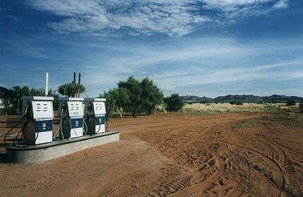 Foto Namibia, Open-Air Tankstelle