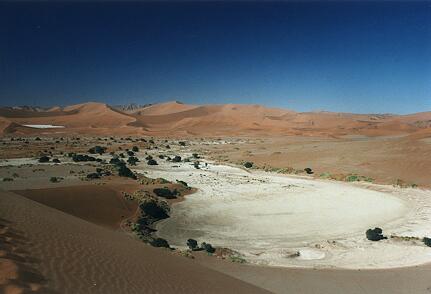 Foto Namibia, Ausblick von der Düne ins Vlei